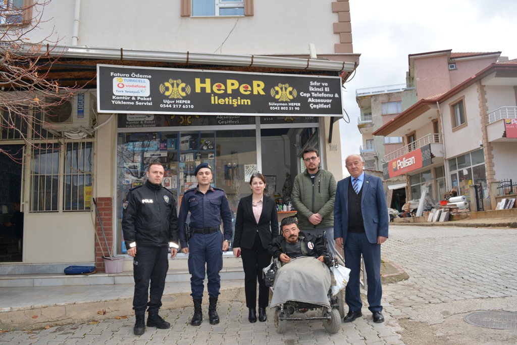 Kaymakamımız Sn. Funda HAMZA ÇALDAĞI'ndan 3 Aralık Dünya Engelliler Günü ve 10 Aralık Dünya İnsan Hakları Günü Dolayısıyla Anlamlı Ziyaret