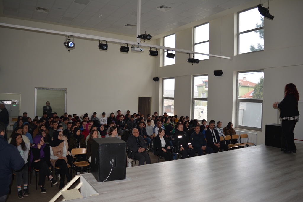İlçemizdeki Gençlere Tütün Bağımlılığı ile YEDAM'ın Tanıtımı Konusunda Eğitim Verildi